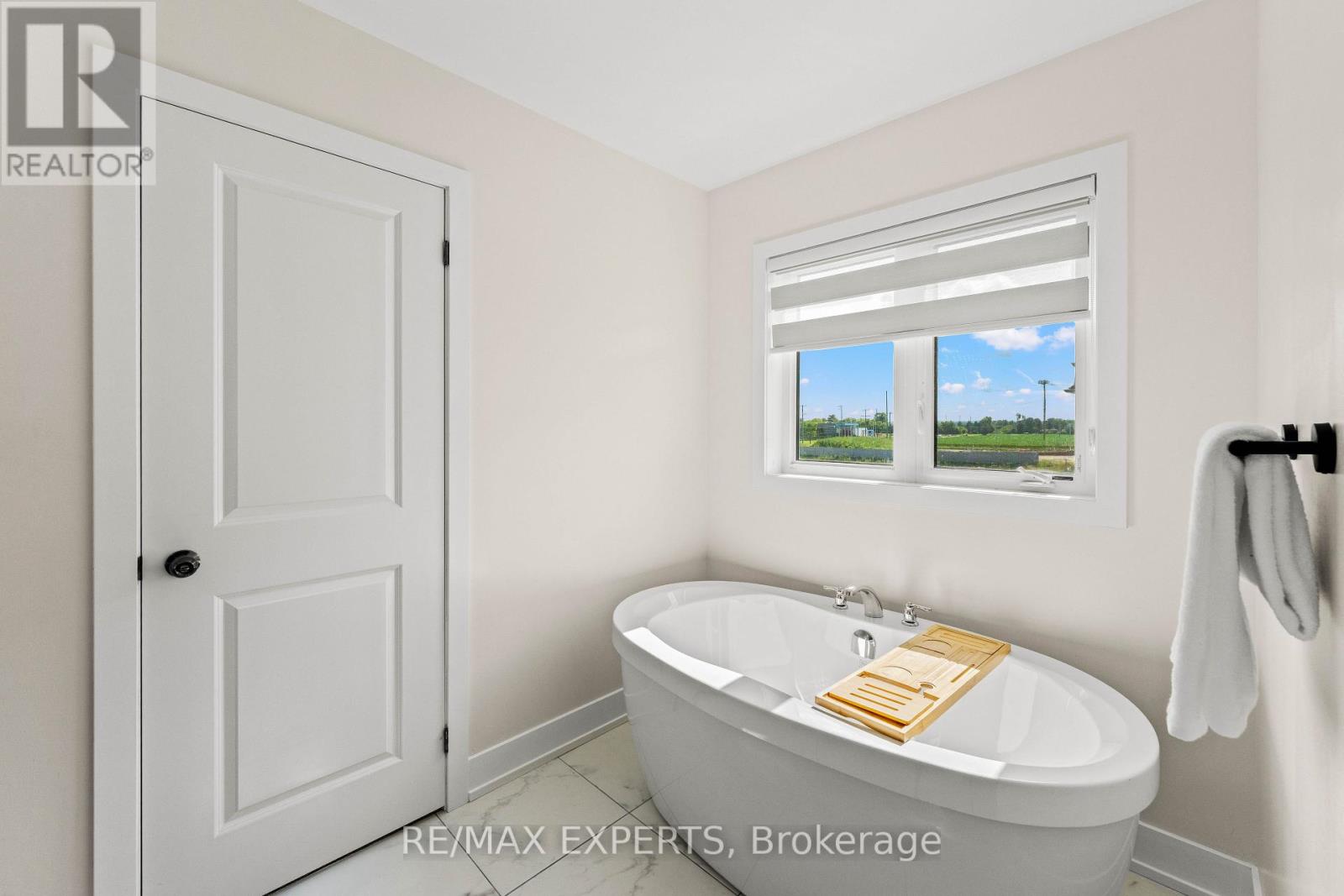10 LAWRENCE D. PRIDHAM AVENUE - 23