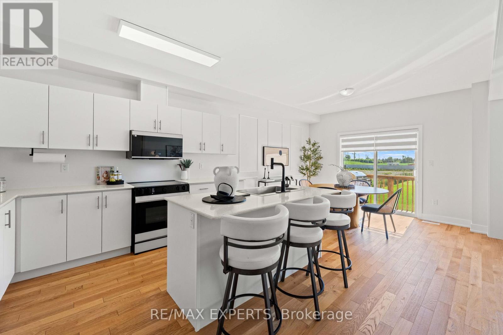 10 LAWRENCE D. PRIDHAM AVENUE - 9