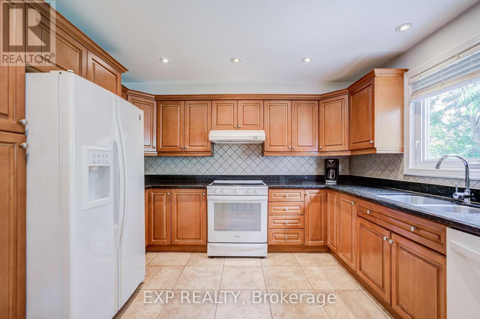 46 EDEN AVENUE - 12