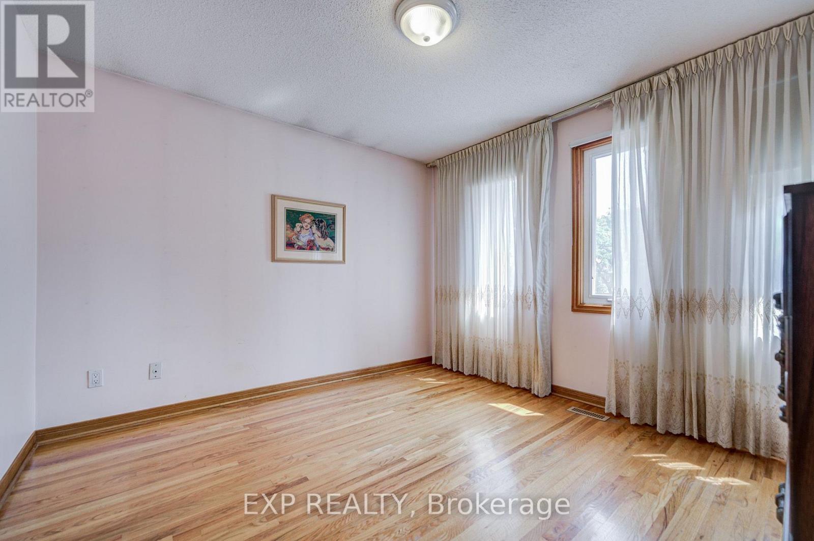 46 EDEN AVENUE - 19
