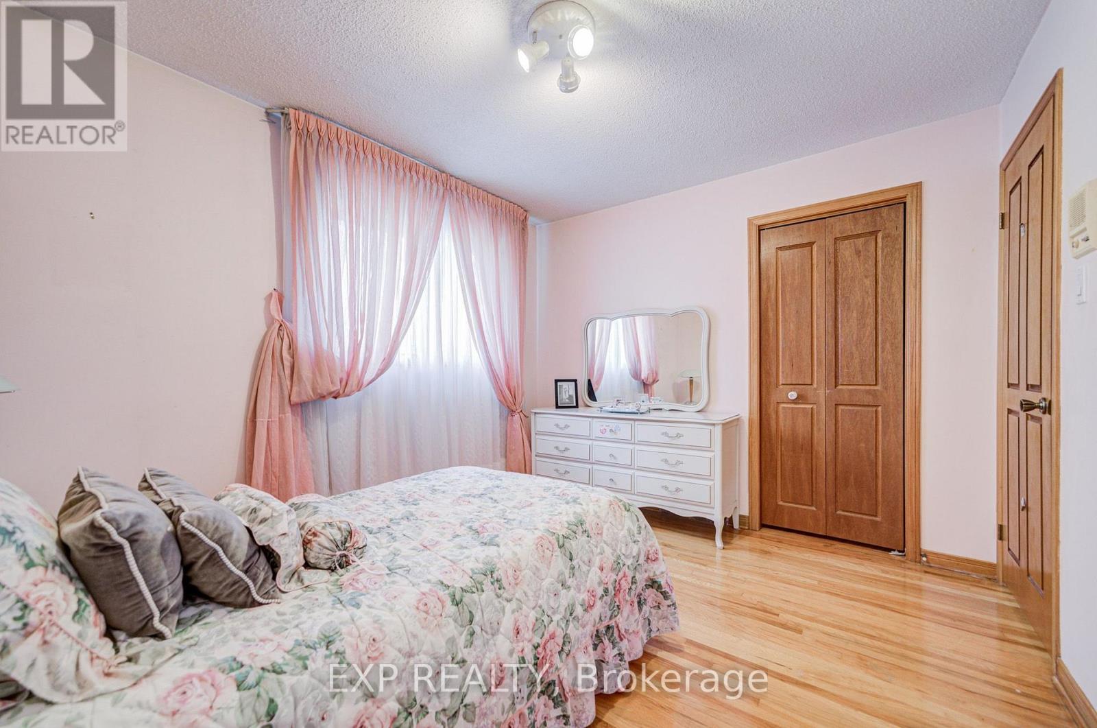 46 EDEN AVENUE - 22
