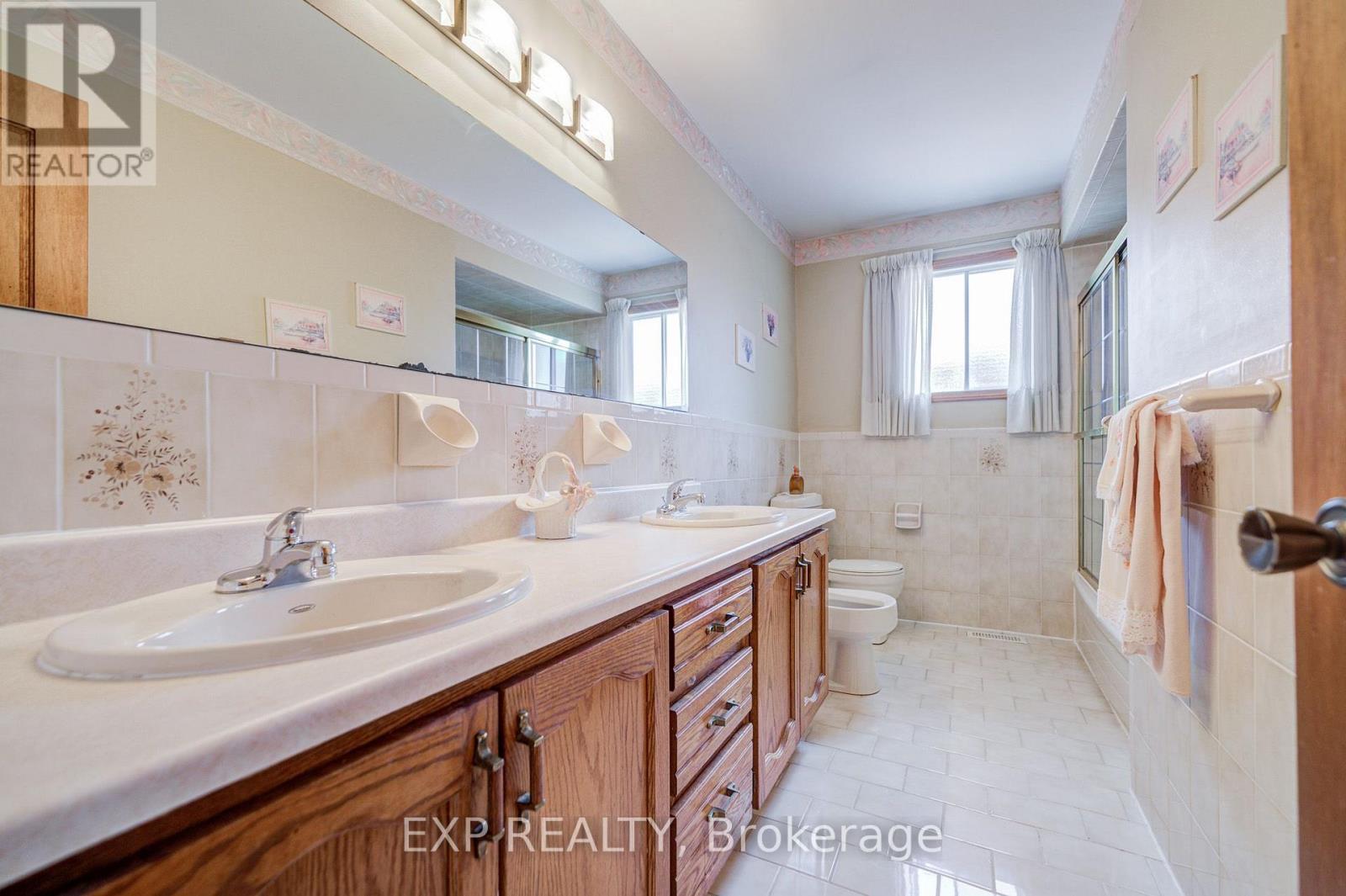 46 EDEN AVENUE - 23