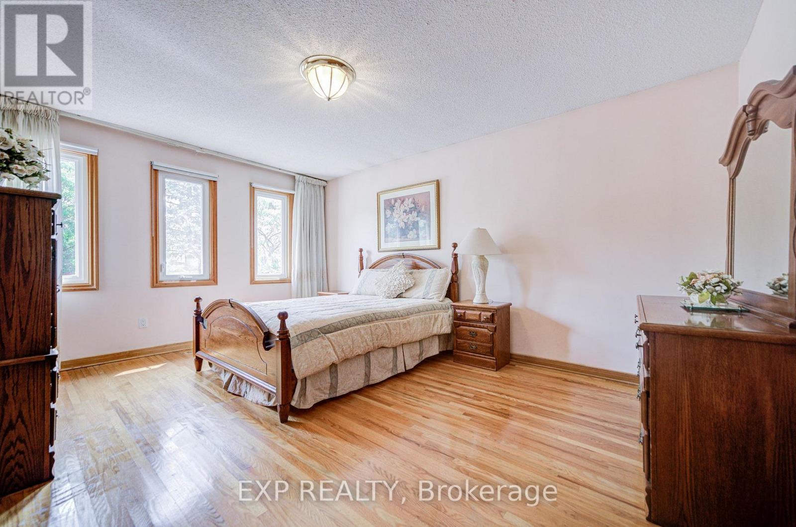 46 EDEN AVENUE - 25
