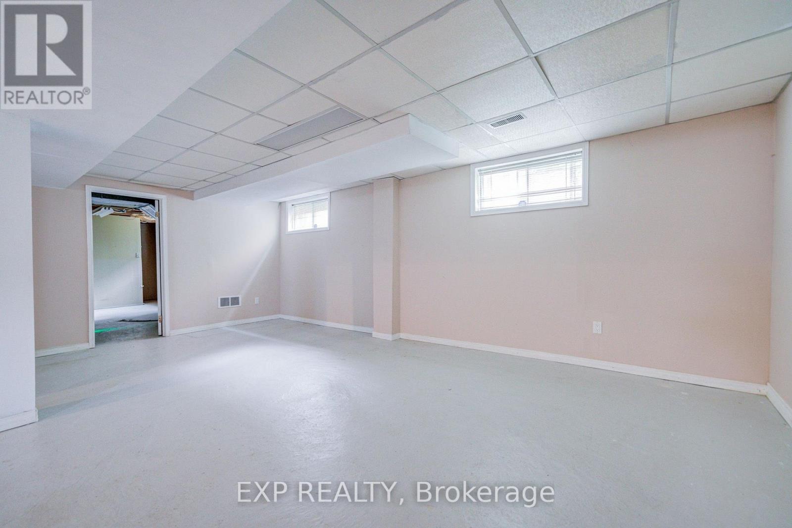 46 EDEN AVENUE - 32