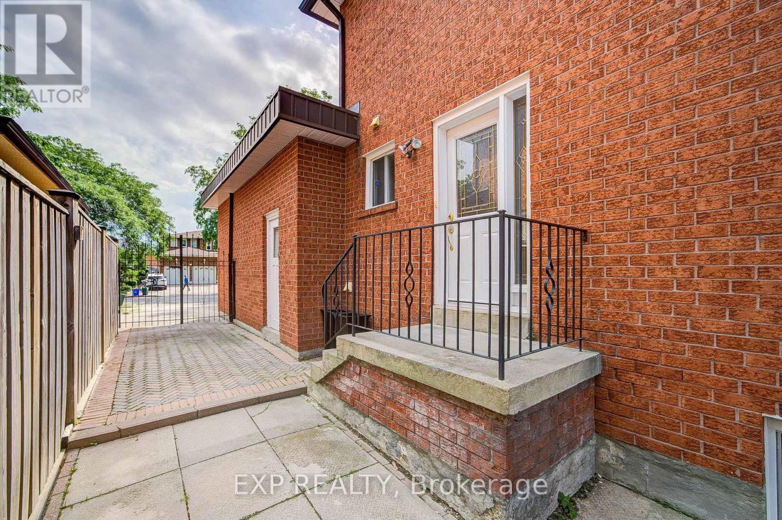 46 EDEN AVENUE - 35