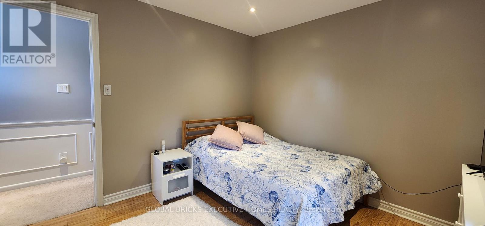 23 WHITEFRIARS DRIVE - 19