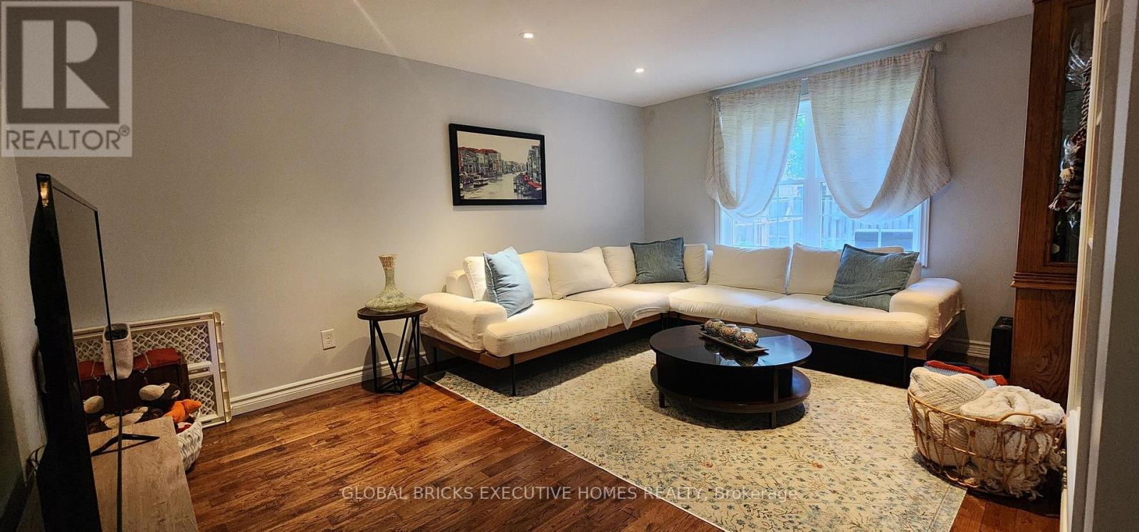 23 WHITEFRIARS DRIVE - 12