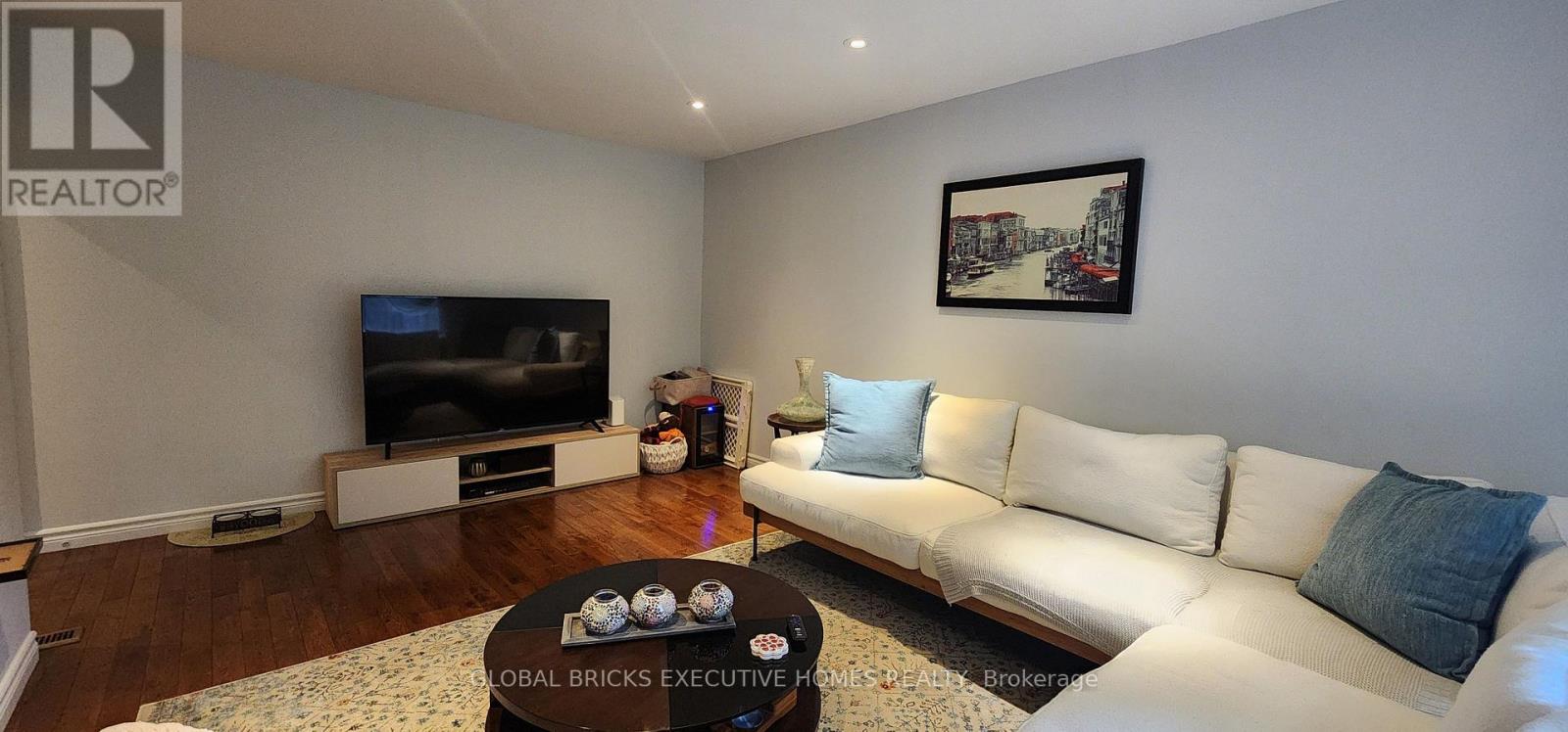 23 WHITEFRIARS DRIVE - 14