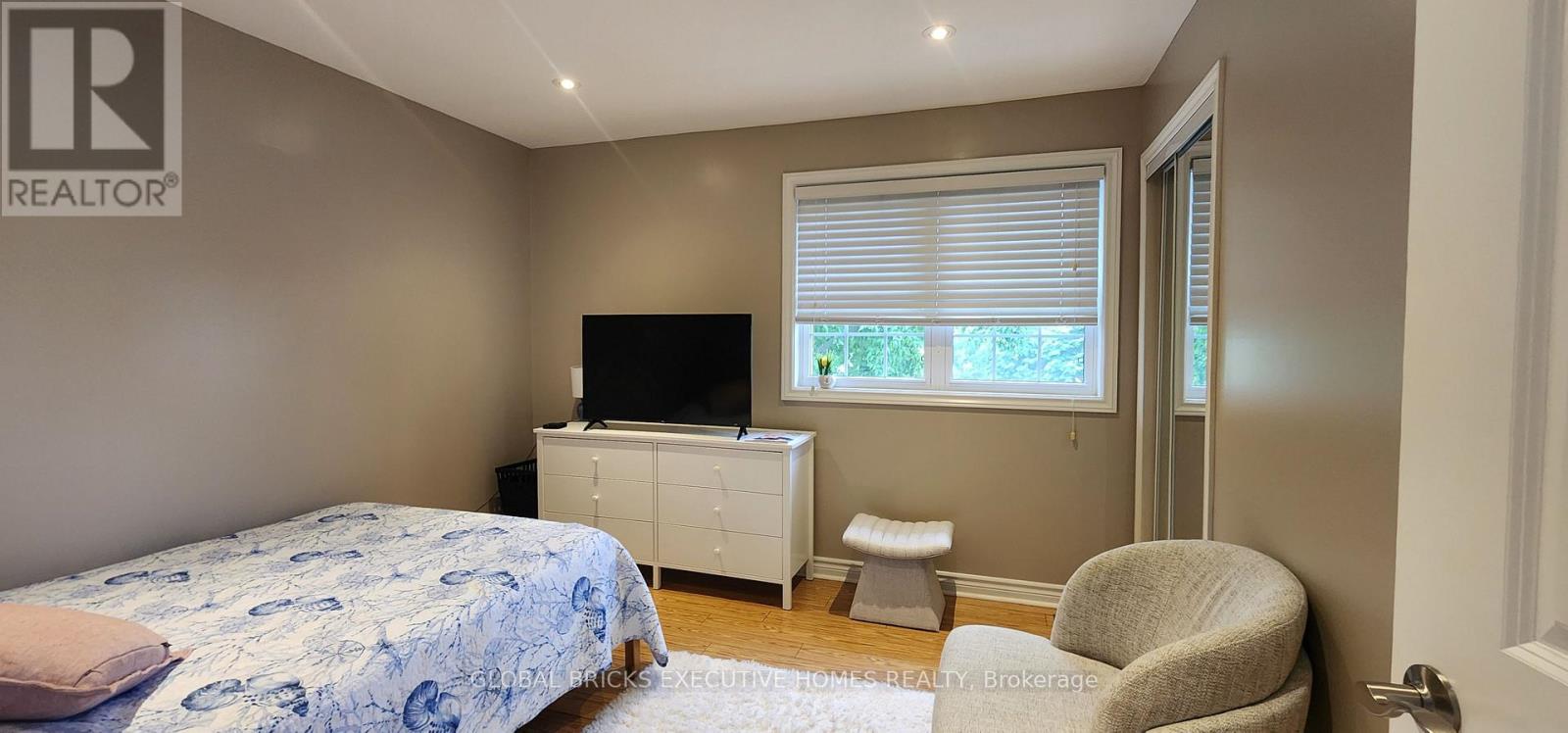 23 WHITEFRIARS DRIVE - 18