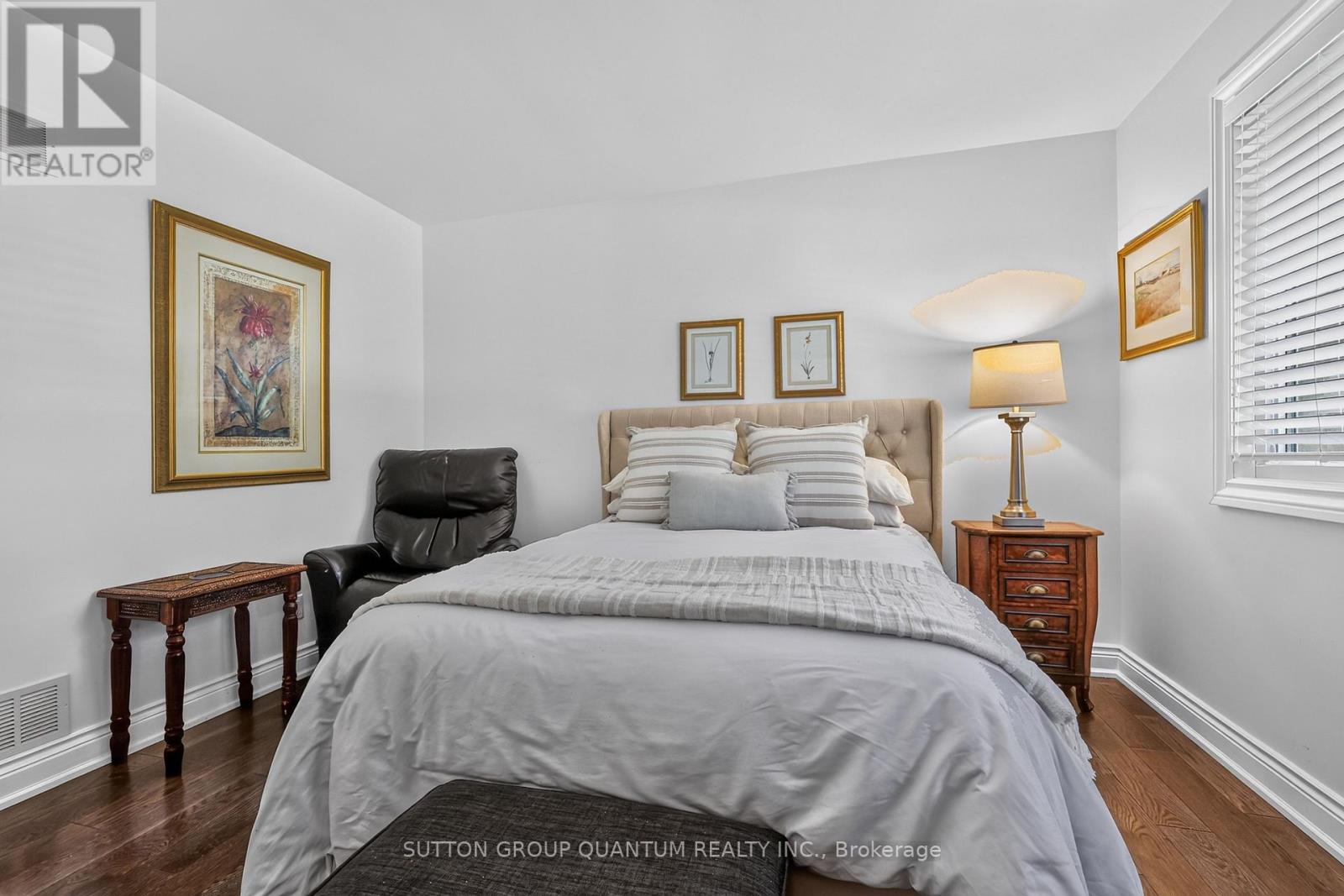 2233 ONEIDA CRESCENT - 11