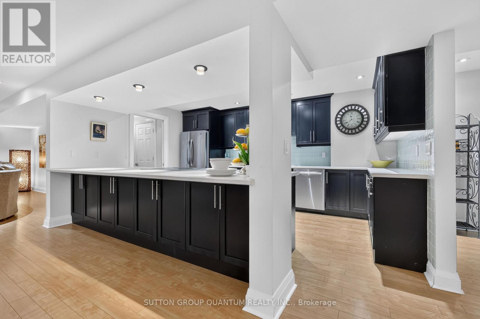 2233 ONEIDA CRESCENT - 22