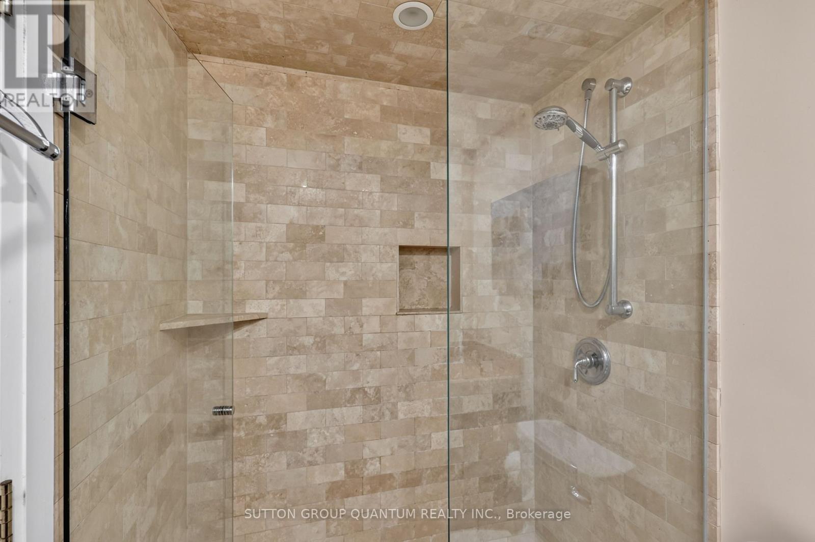 2233 ONEIDA CRESCENT - 26