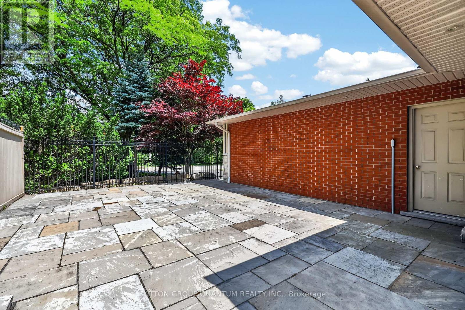 2233 ONEIDA CRESCENT - 30