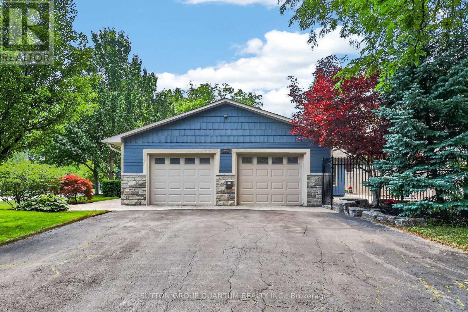 2233 ONEIDA CRESCENT - 32