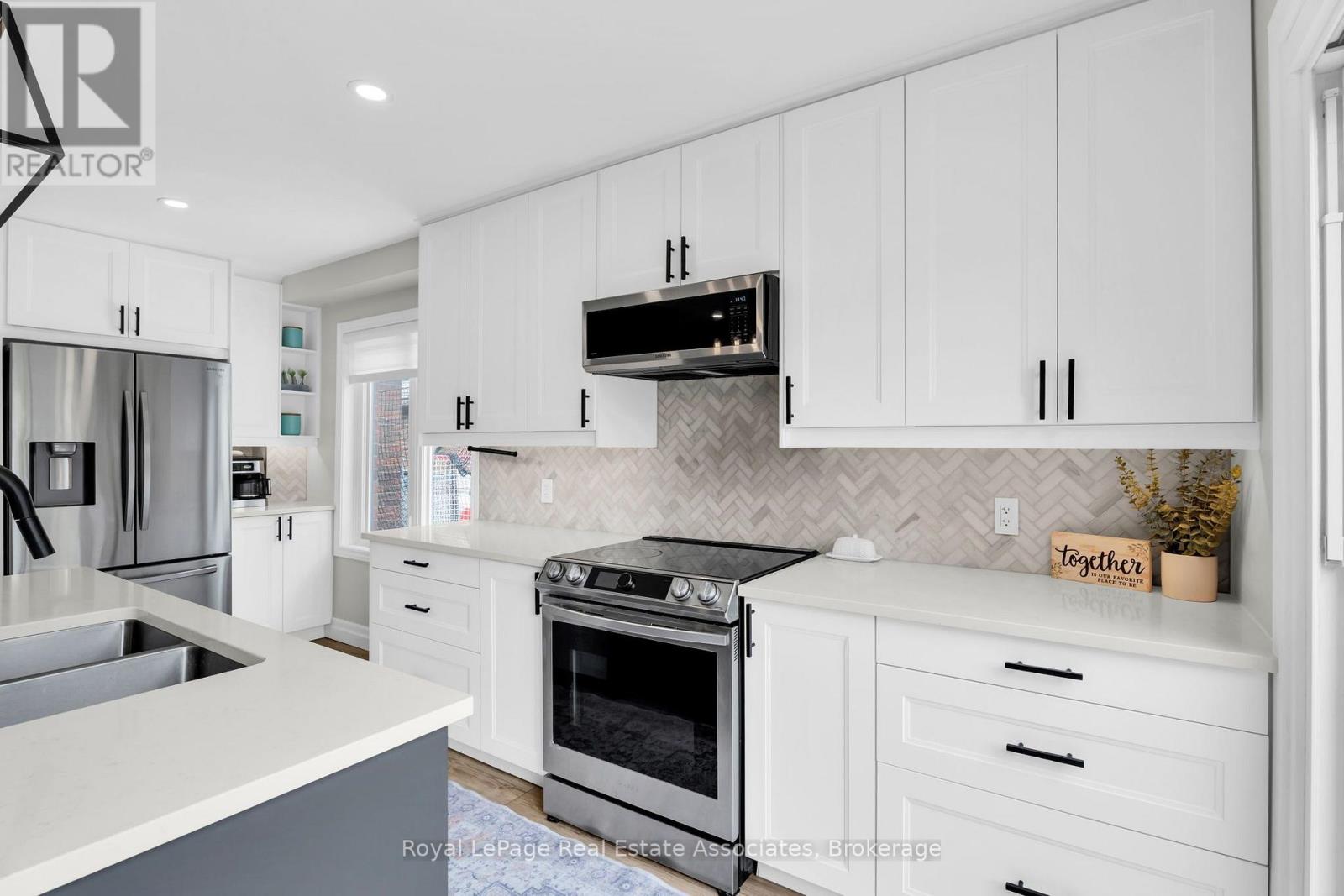 22 MCCULLOUGH CRESCENT - 11