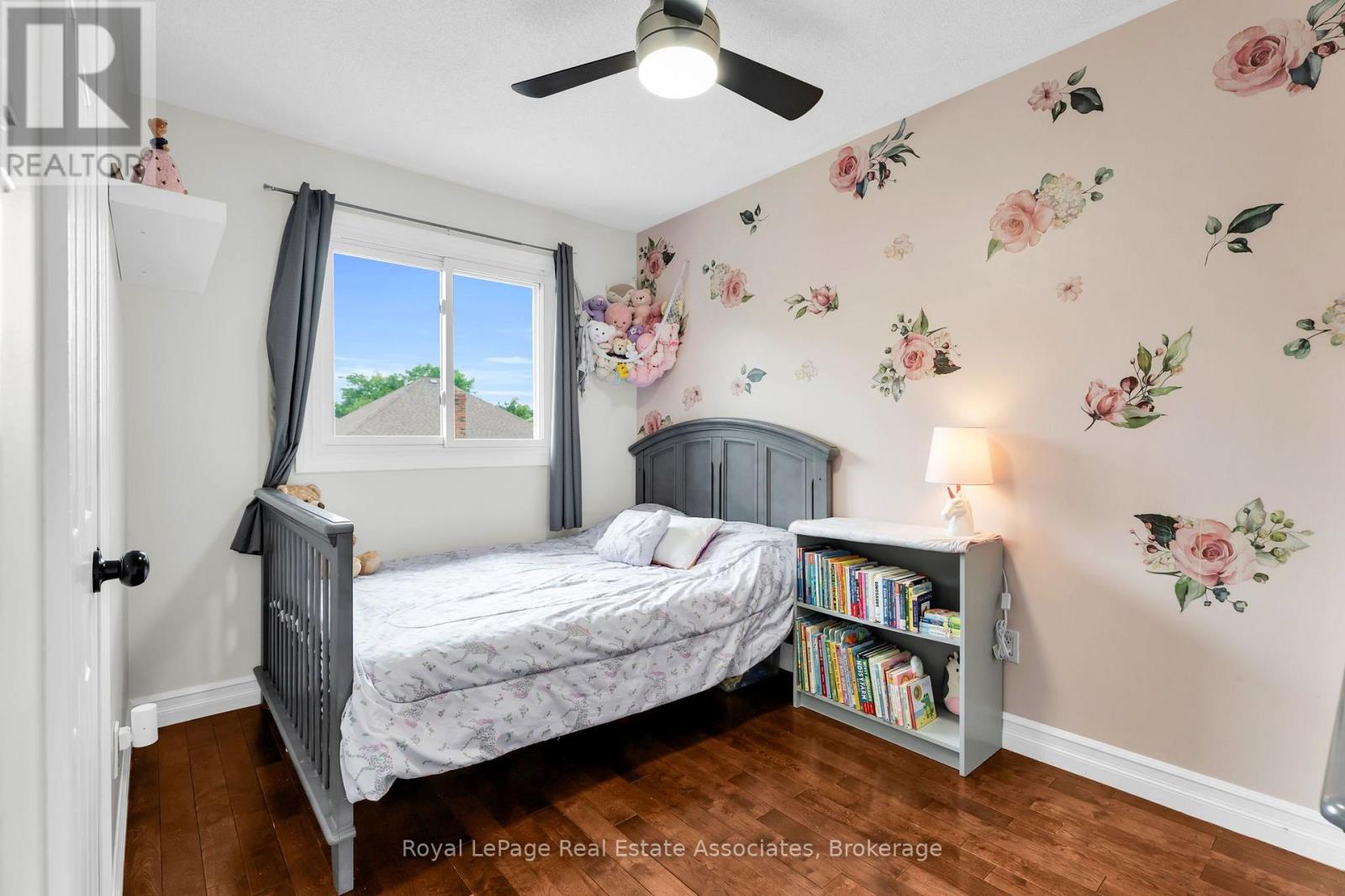 22 MCCULLOUGH CRESCENT - 21