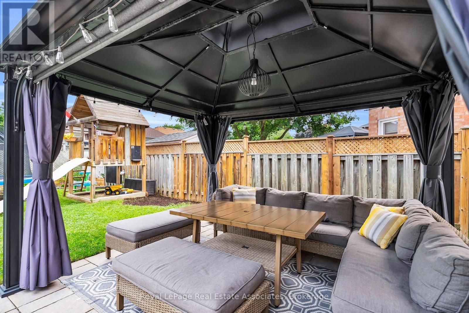 22 MCCULLOUGH CRESCENT - 29