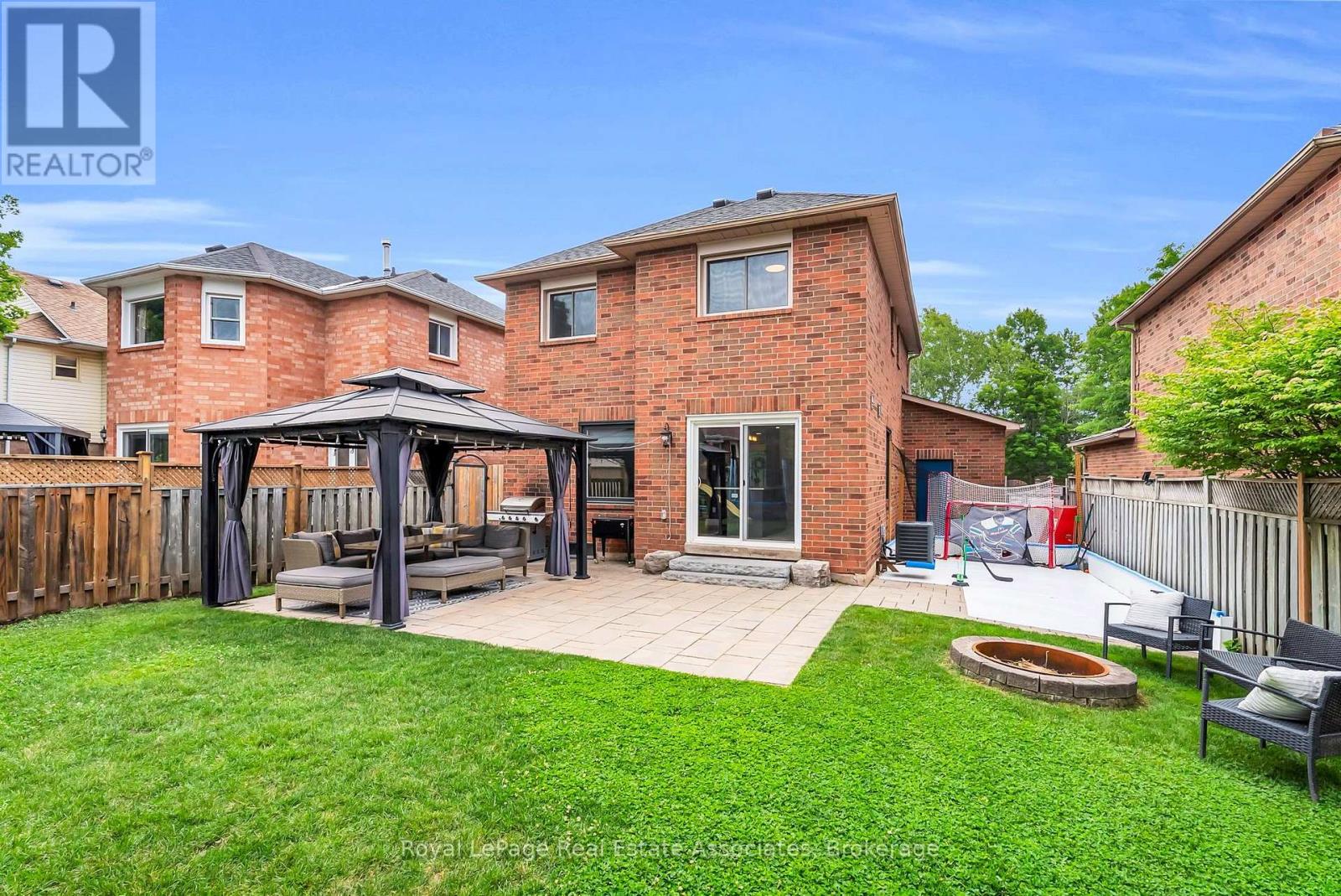 22 MCCULLOUGH CRESCENT - 30