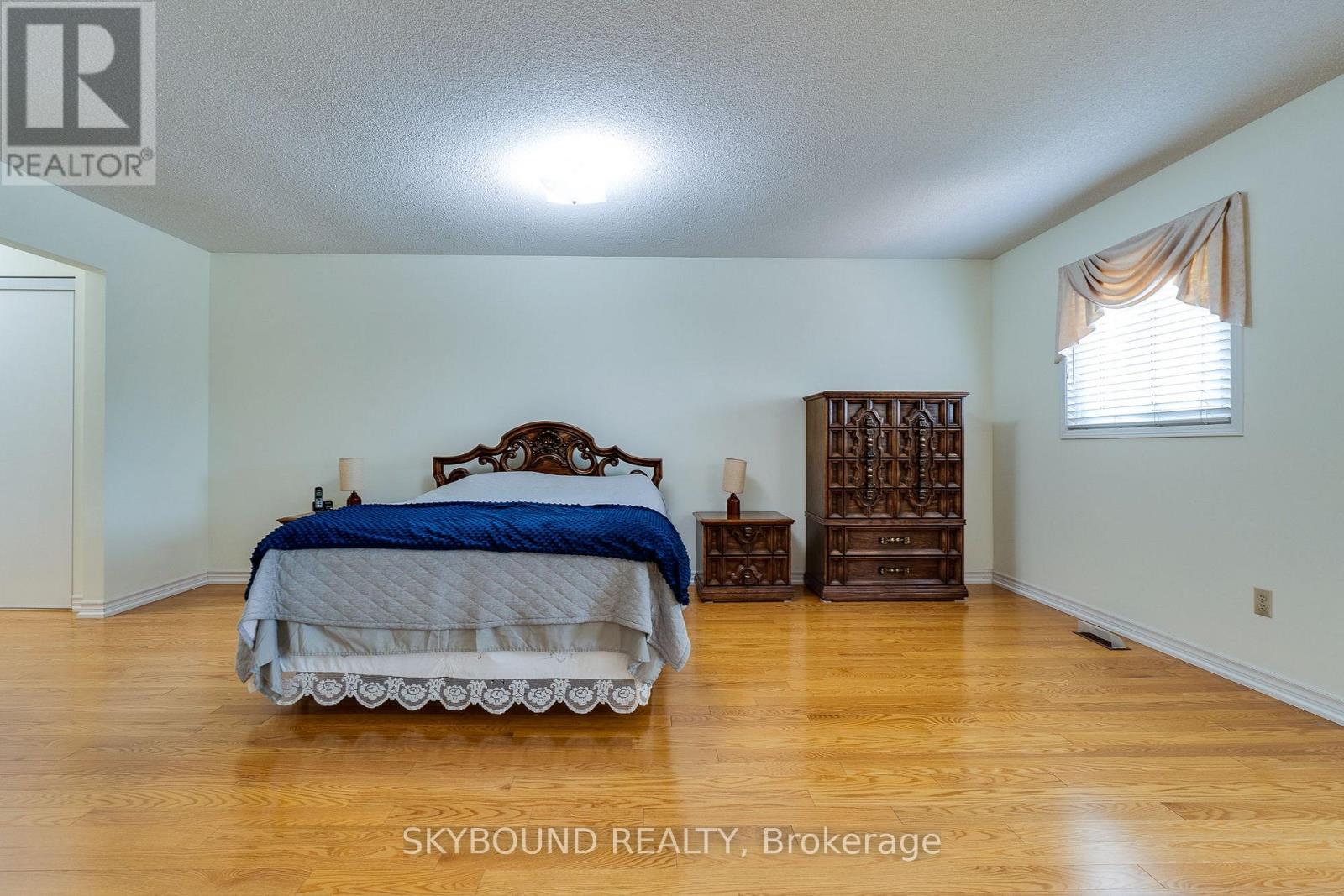 6304 CULMORE CRESCENT - 32