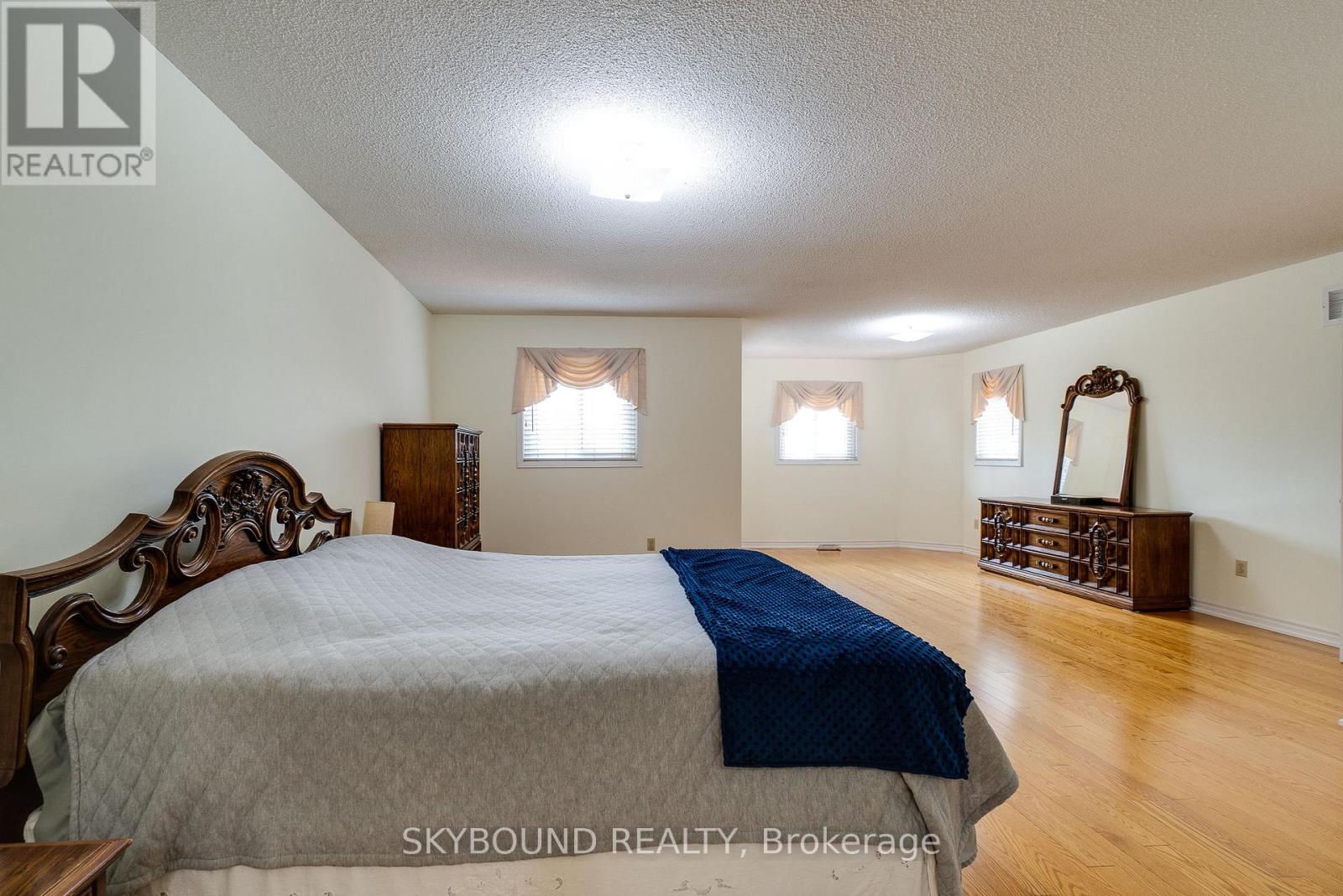 6304 CULMORE CRESCENT - 34