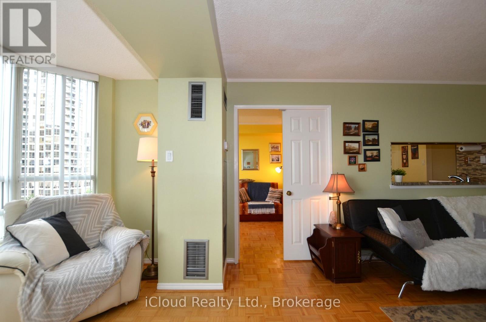 #915 50 KINGSBRIDGE GARDEN CIRCLE - 10