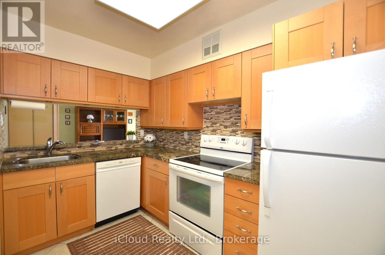 #915 50 KINGSBRIDGE GARDEN CIRCLE - 11
