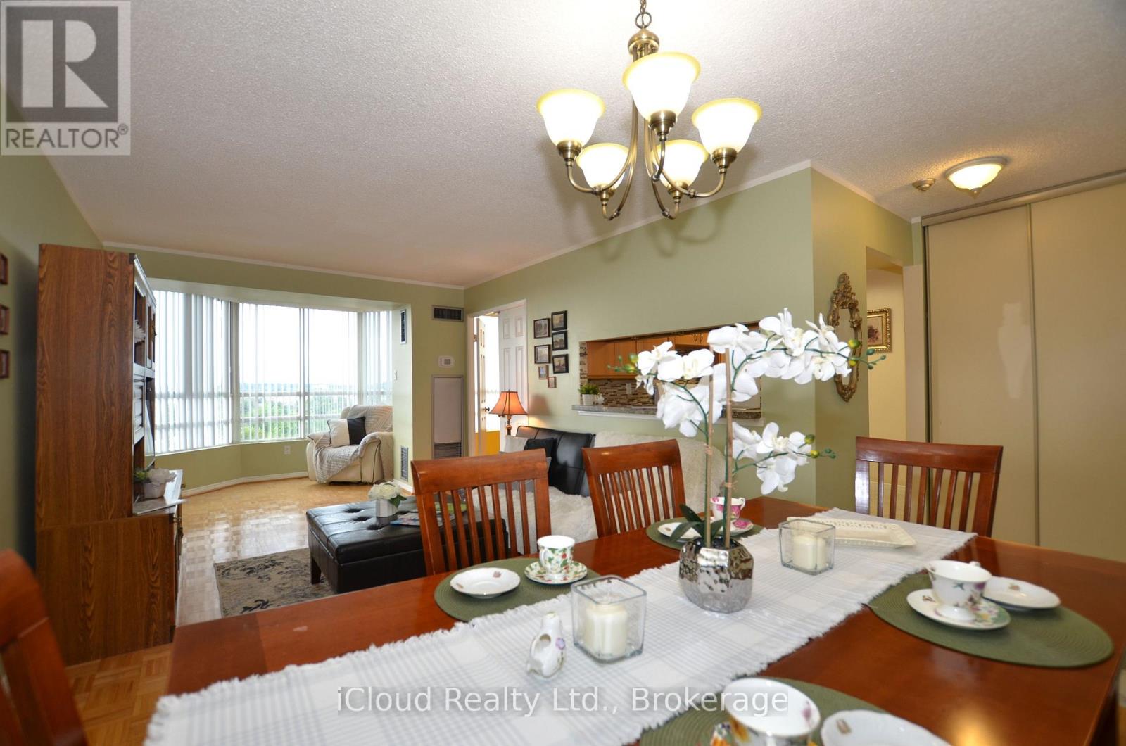#915 50 KINGSBRIDGE GARDEN CIRCLE - 16