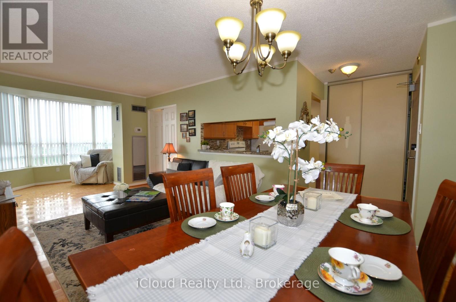 #915 50 KINGSBRIDGE GARDEN CIRCLE - 19