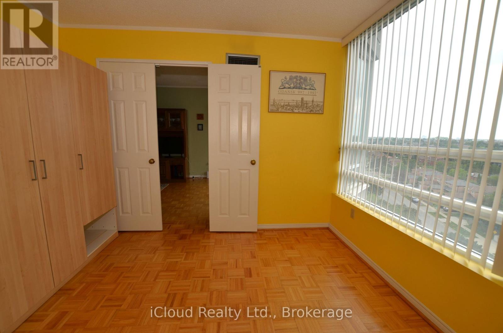 #915 50 KINGSBRIDGE GARDEN CIRCLE - 27