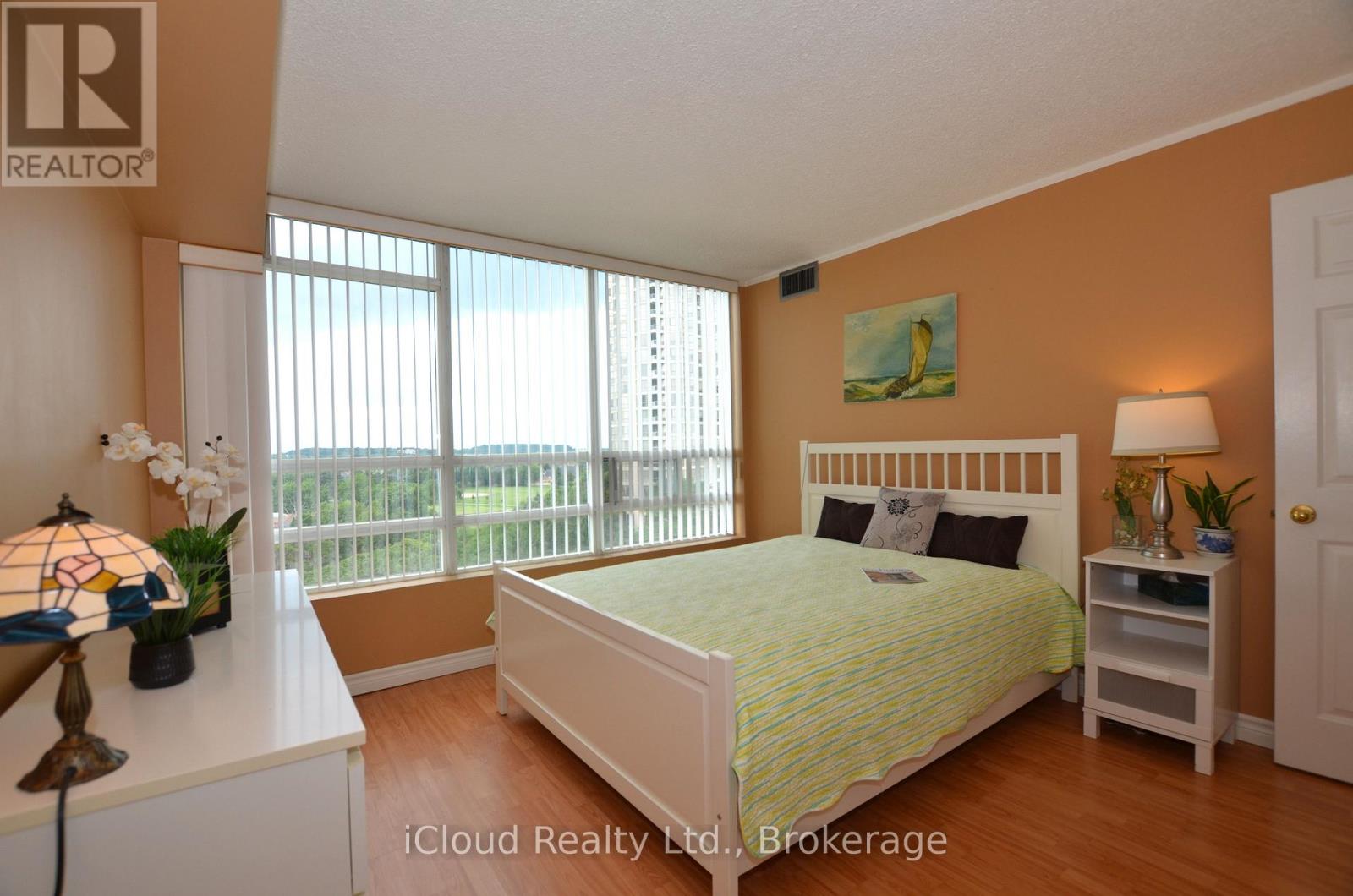 #915 50 KINGSBRIDGE GARDEN CIRCLE - 31