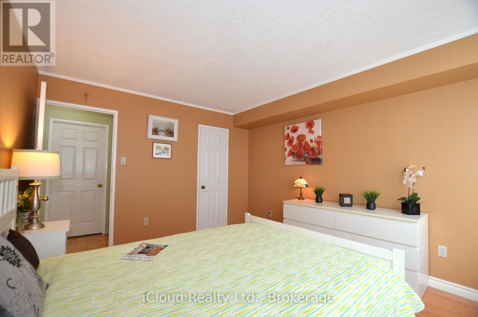 #915 50 KINGSBRIDGE GARDEN CIRCLE - 33