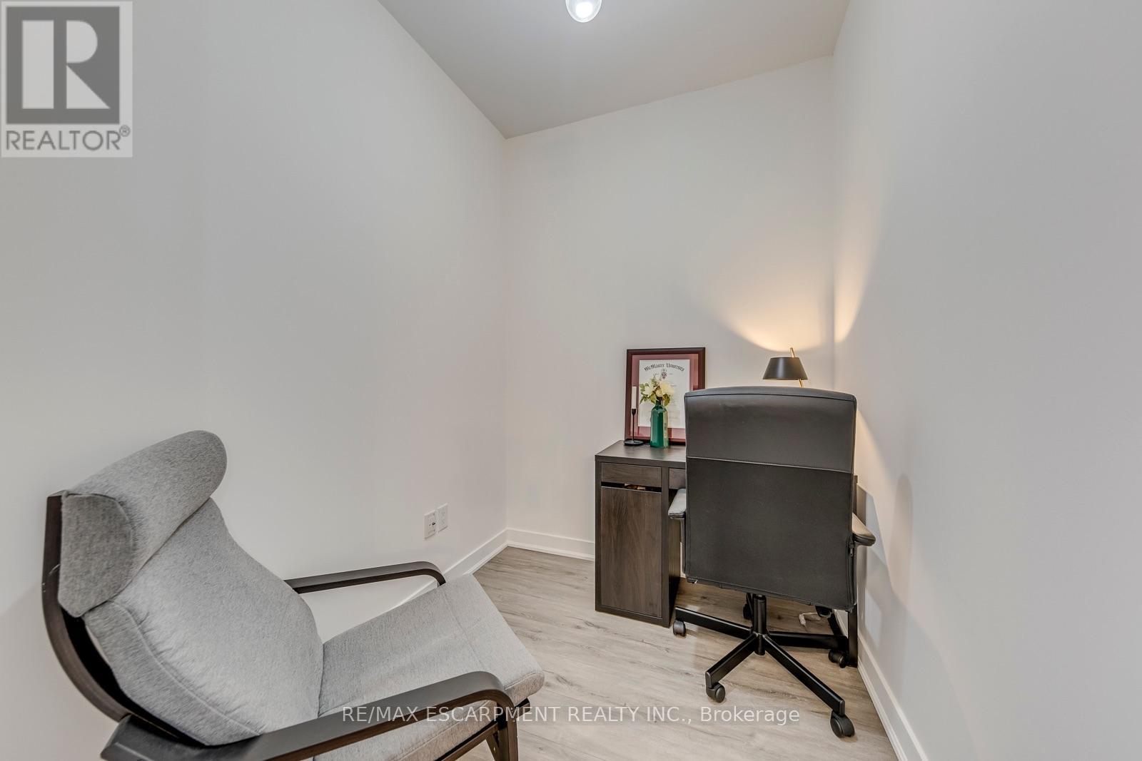 #303 320 PLAINS ROAD E - 11
