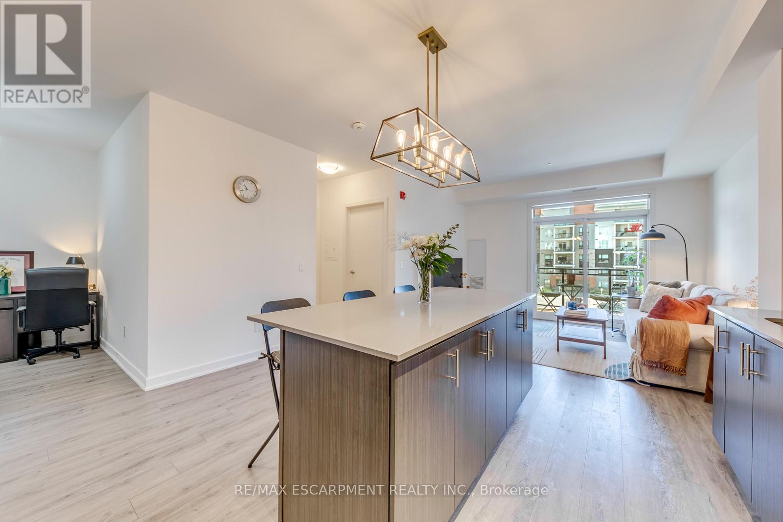 #303 320 PLAINS ROAD E - 12