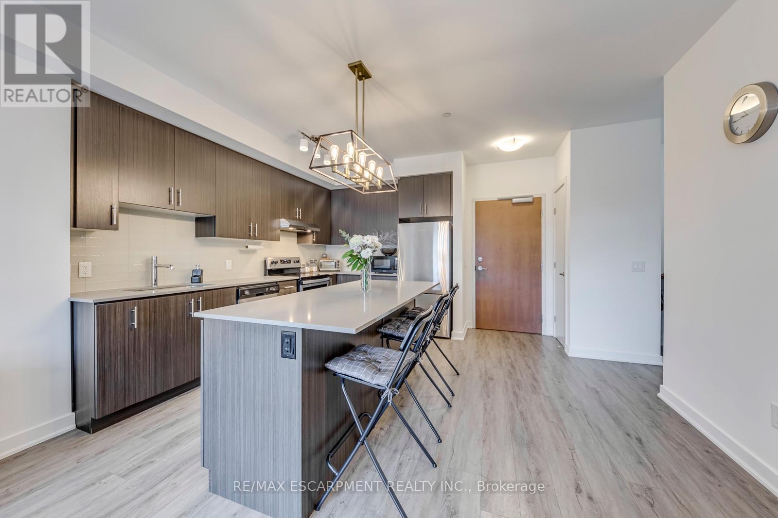 #303 320 PLAINS ROAD E - 15