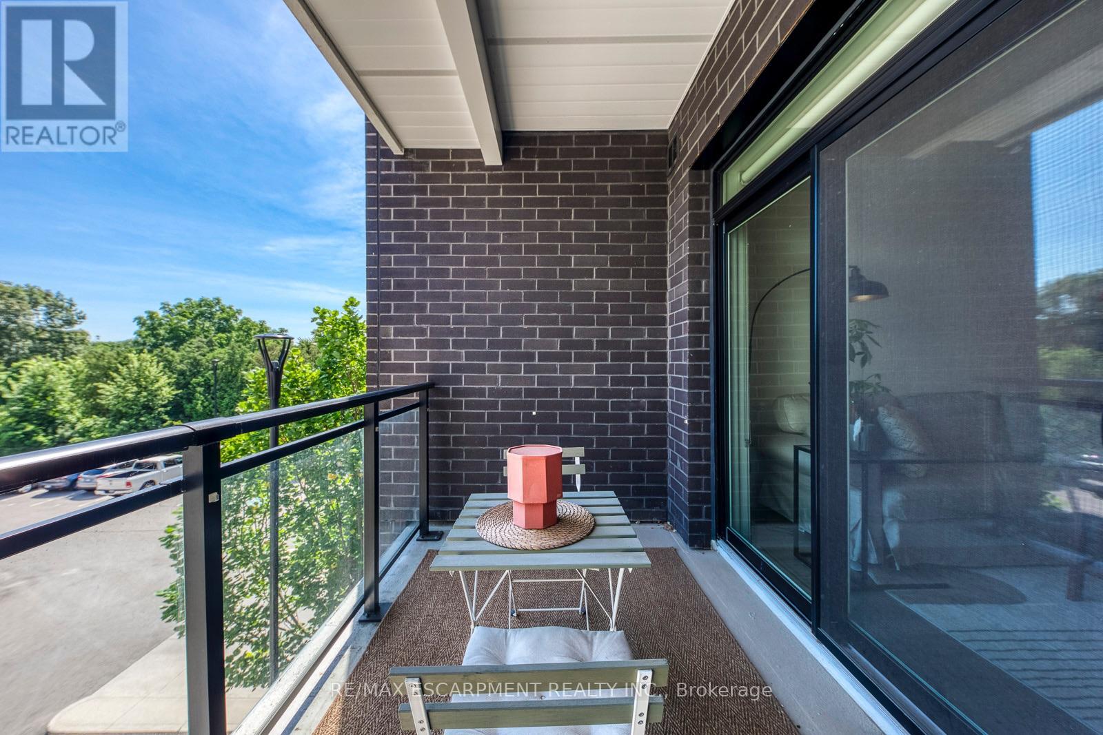 #303 320 PLAINS ROAD E - 26