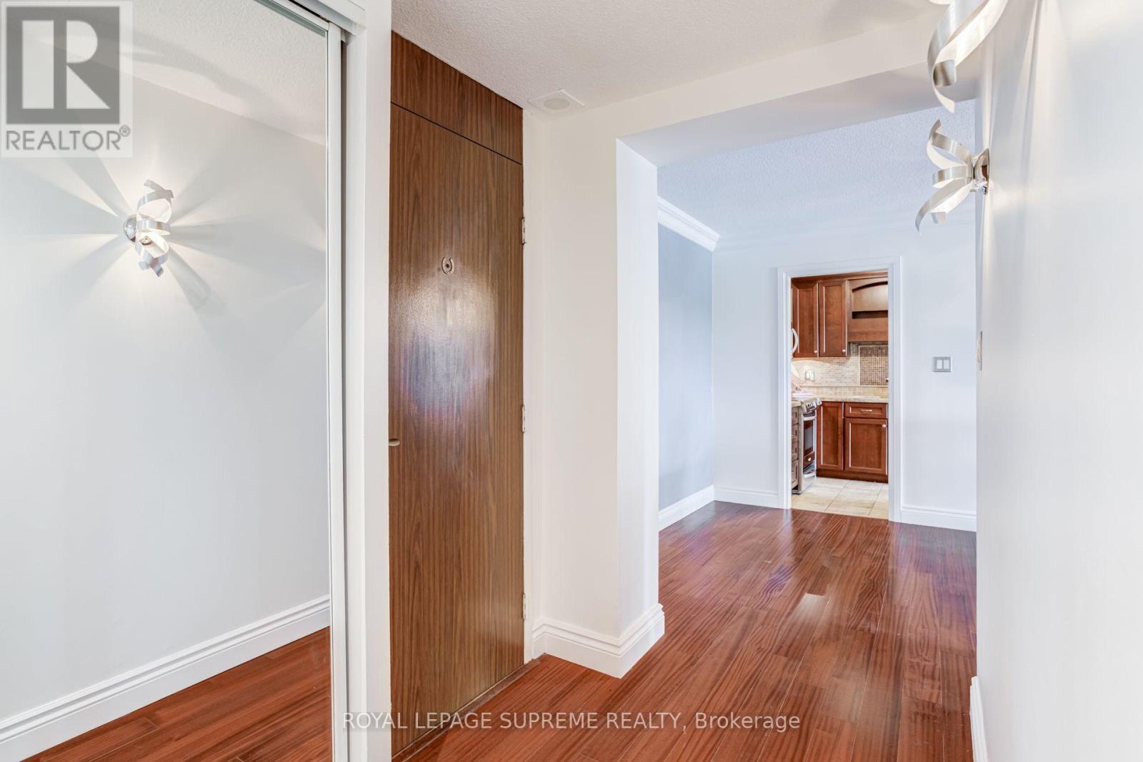 #305 250 SCARLETT ROAD - 11