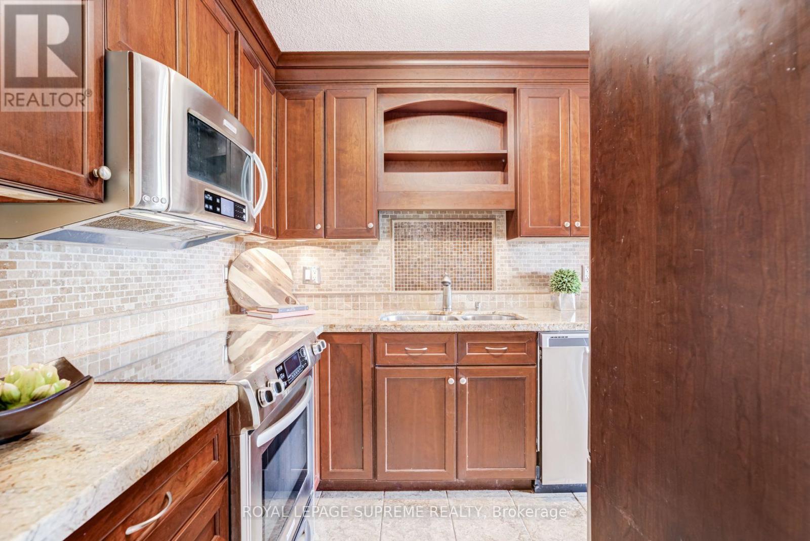 #305 250 SCARLETT ROAD - 15