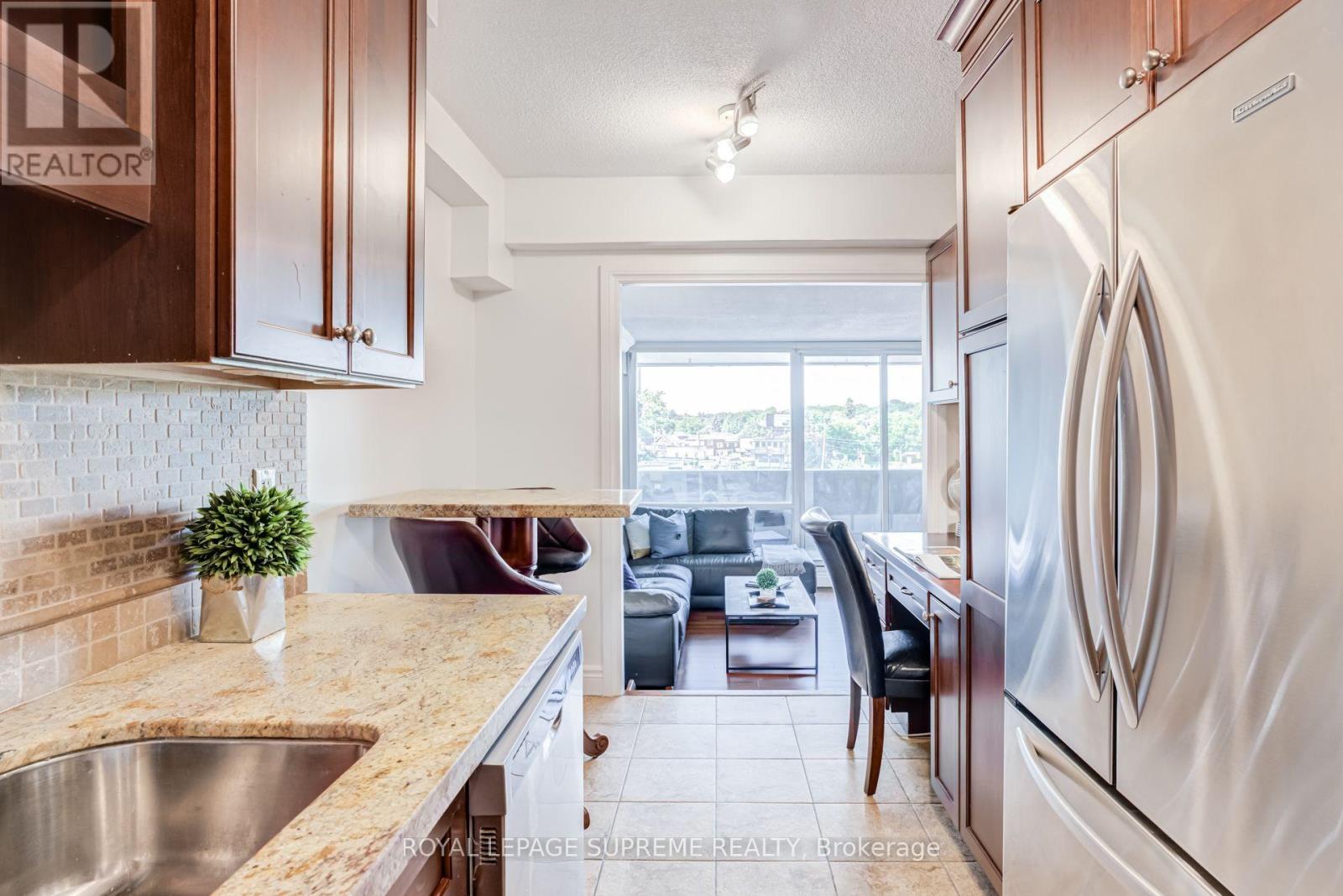 #305 250 SCARLETT ROAD - 16