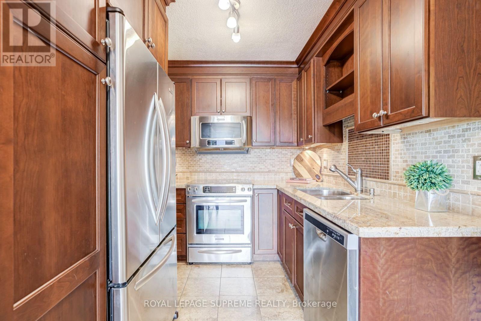 #305 250 SCARLETT ROAD - 17