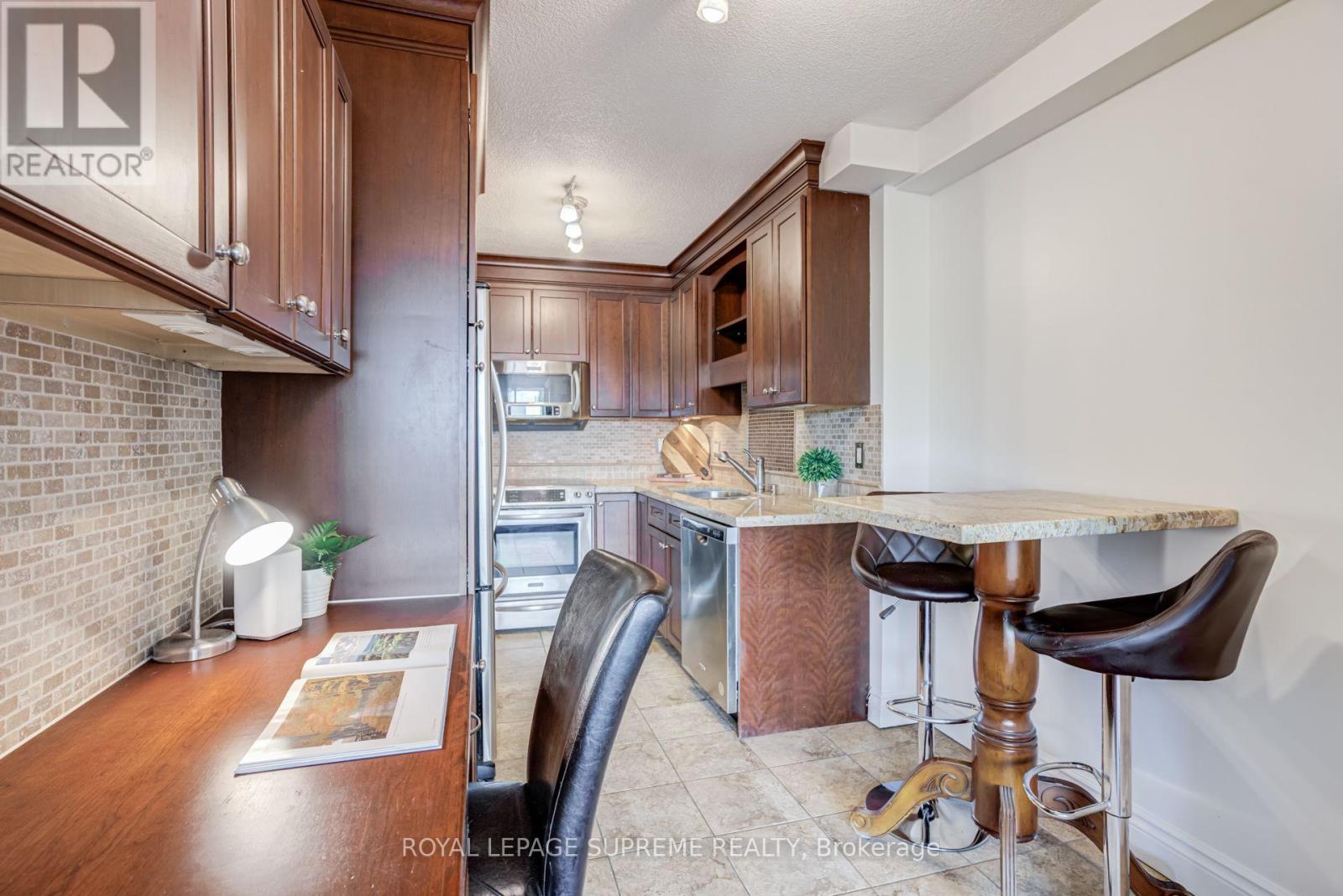#305 250 SCARLETT ROAD - 19