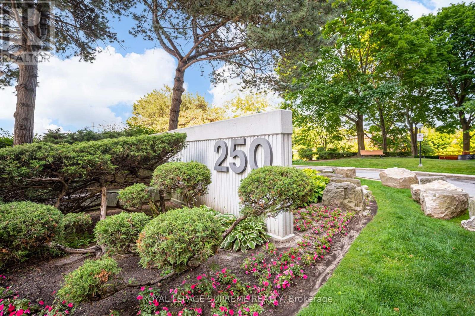 #305 250 SCARLETT ROAD - 2