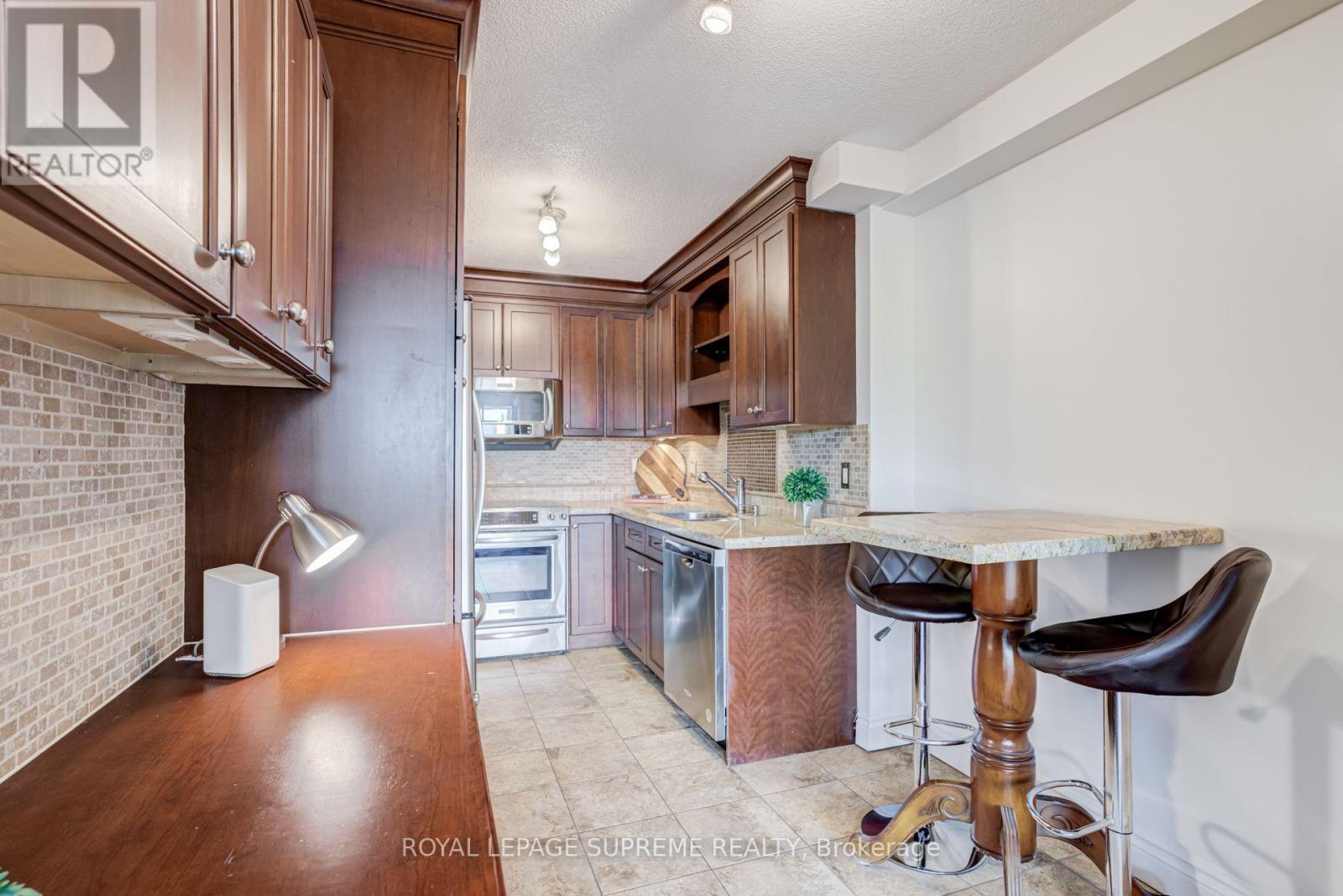 #305 250 SCARLETT ROAD - 20