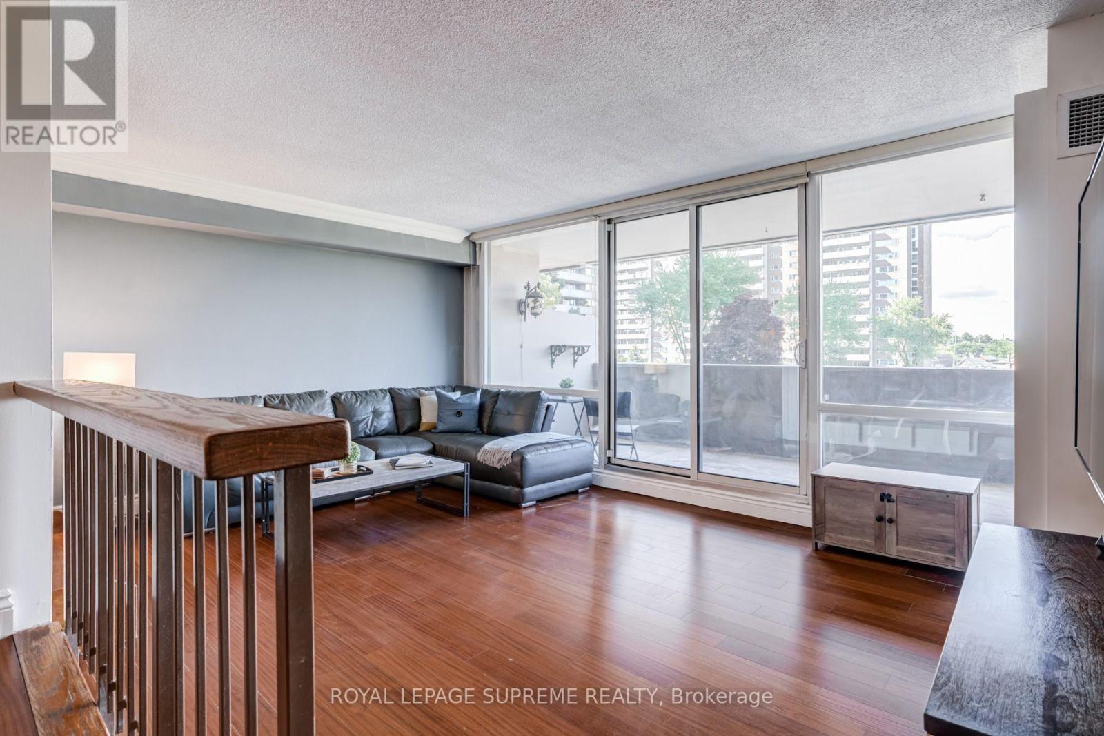 #305 250 SCARLETT ROAD - 21