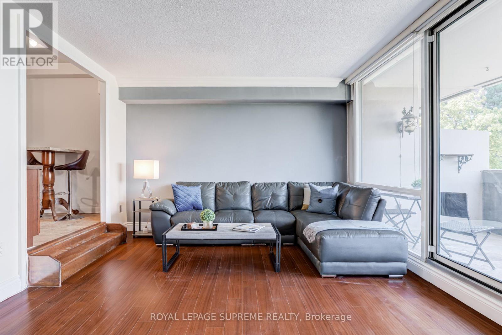 #305 250 SCARLETT ROAD - 22