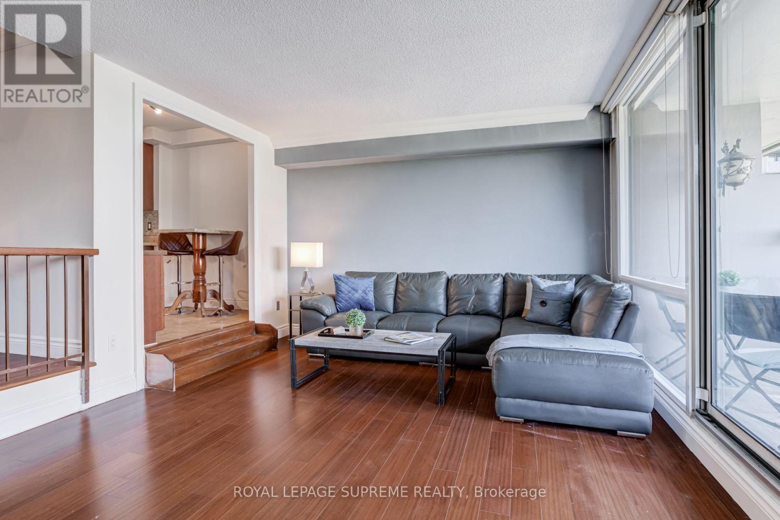 #305 250 SCARLETT ROAD - 23