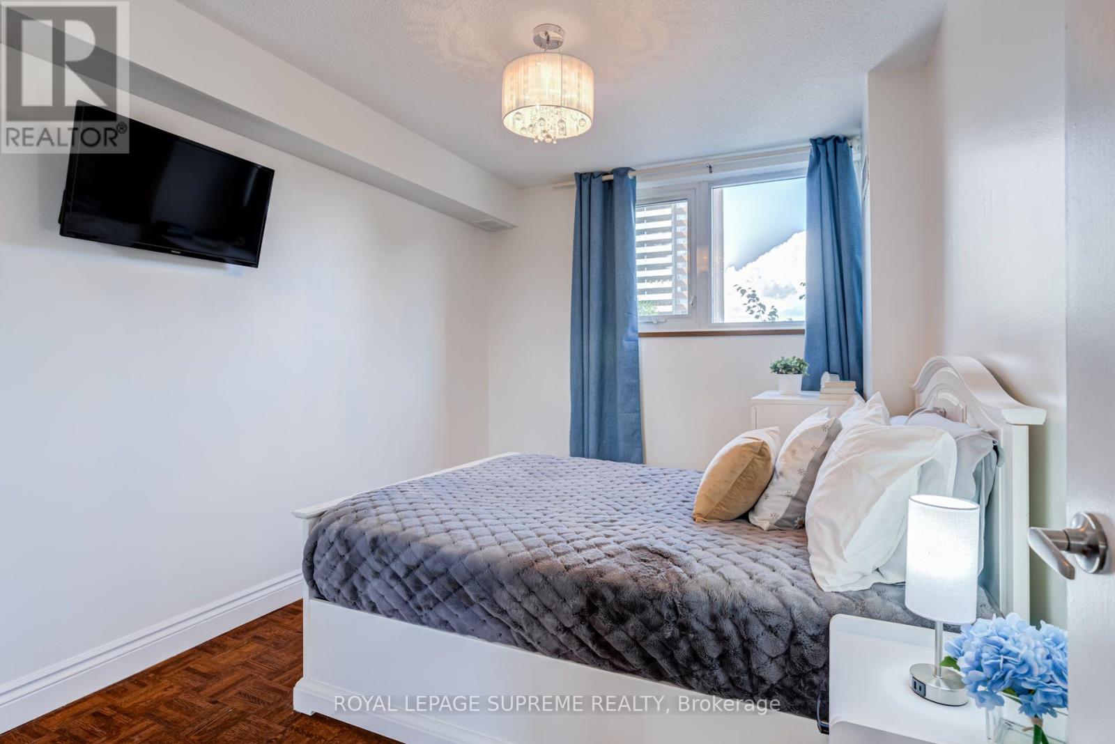 #305 250 SCARLETT ROAD - 31
