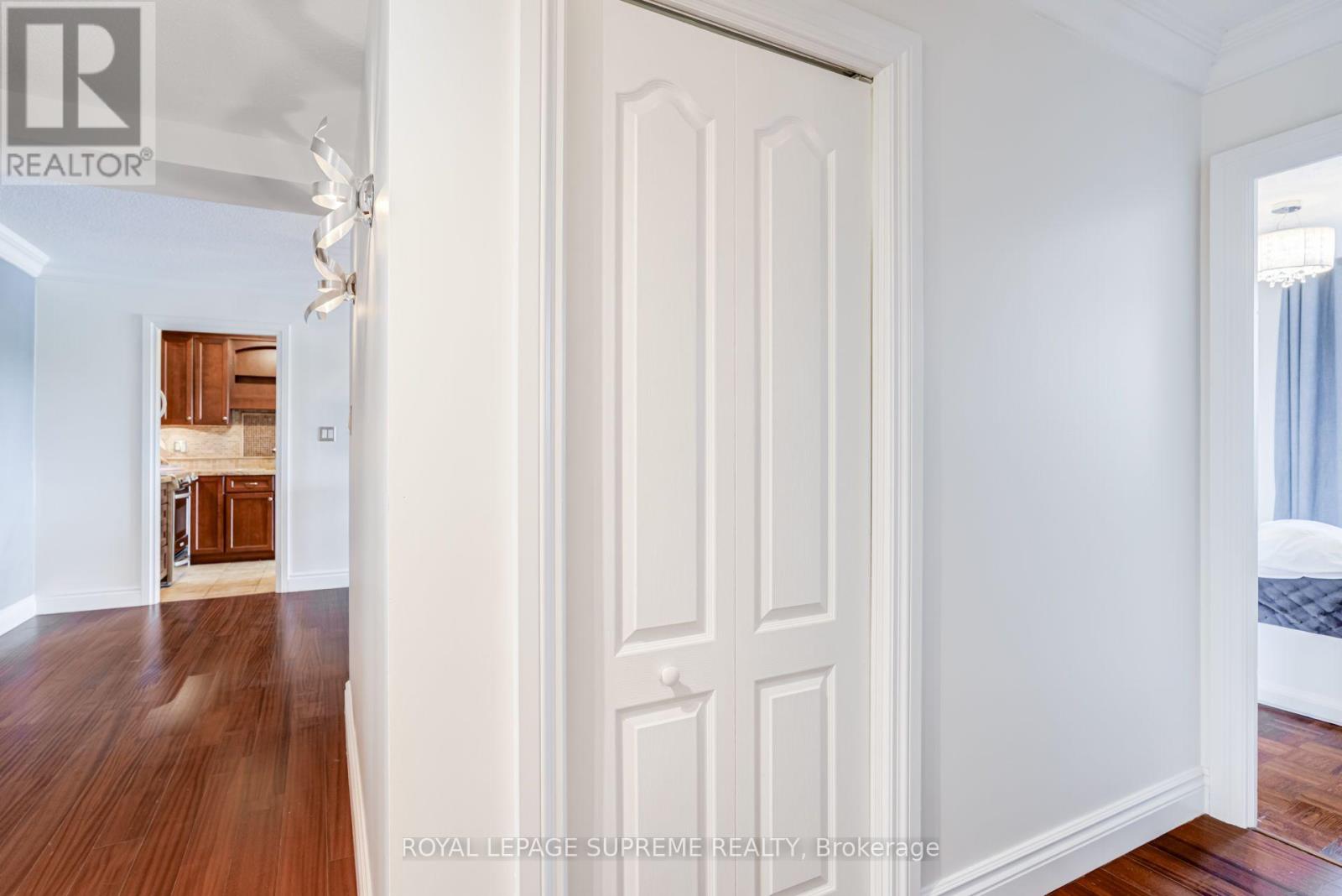 #305 250 SCARLETT ROAD - 37