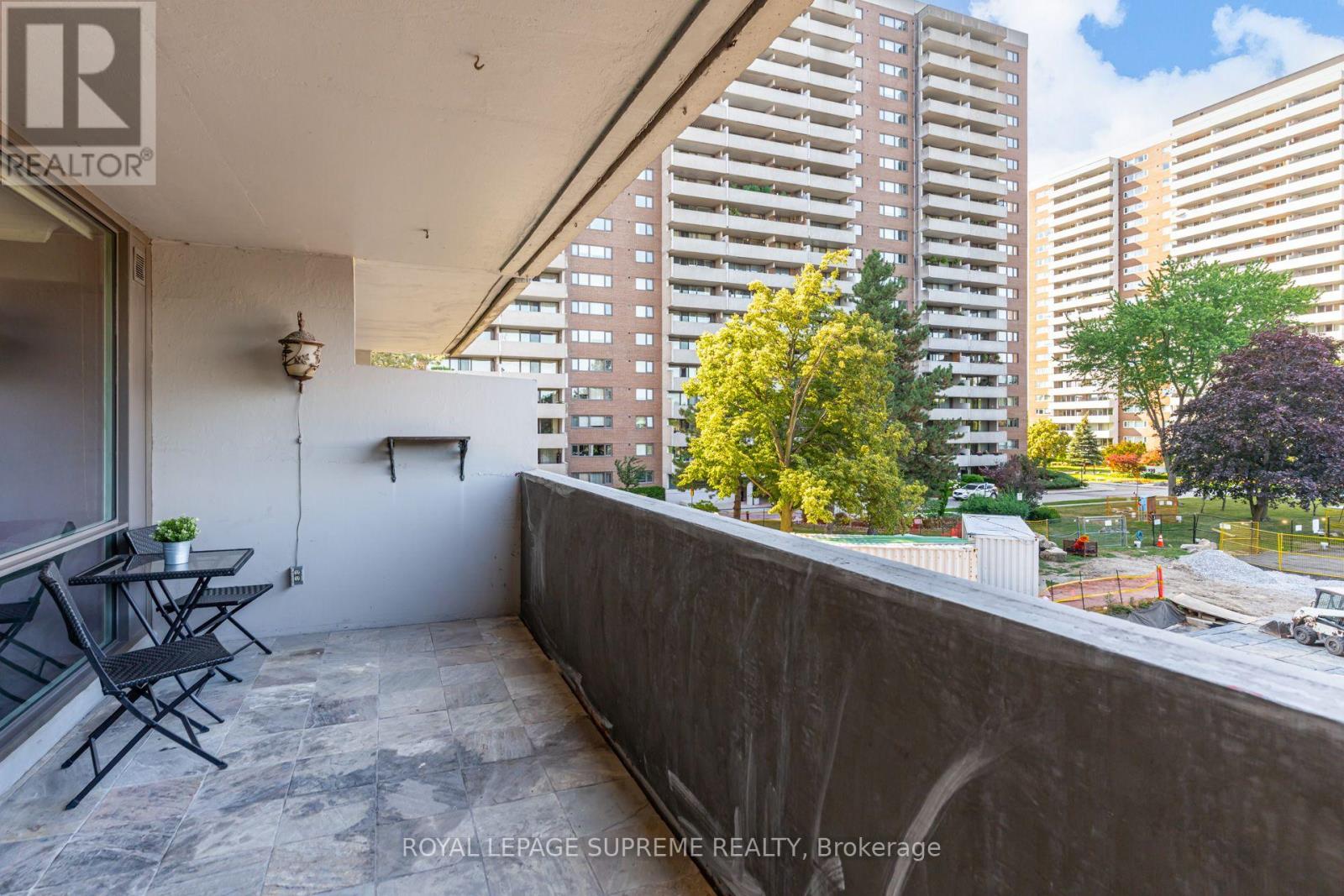 #305 250 SCARLETT ROAD - 39