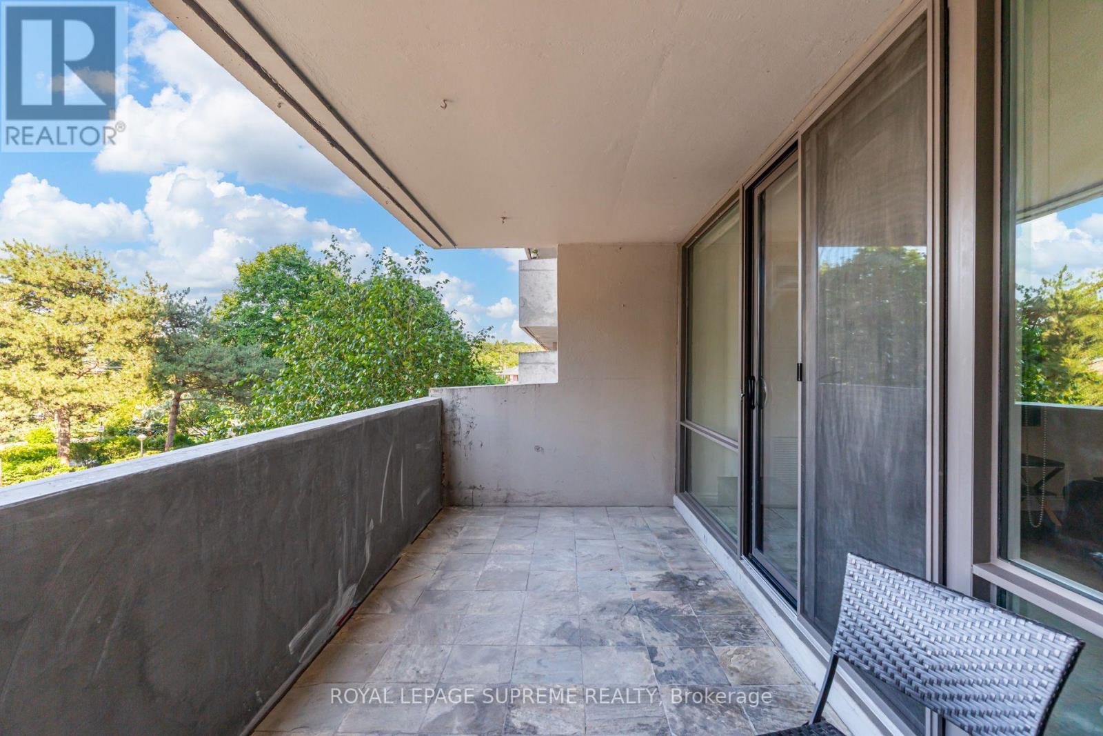 #305 250 SCARLETT ROAD - 40