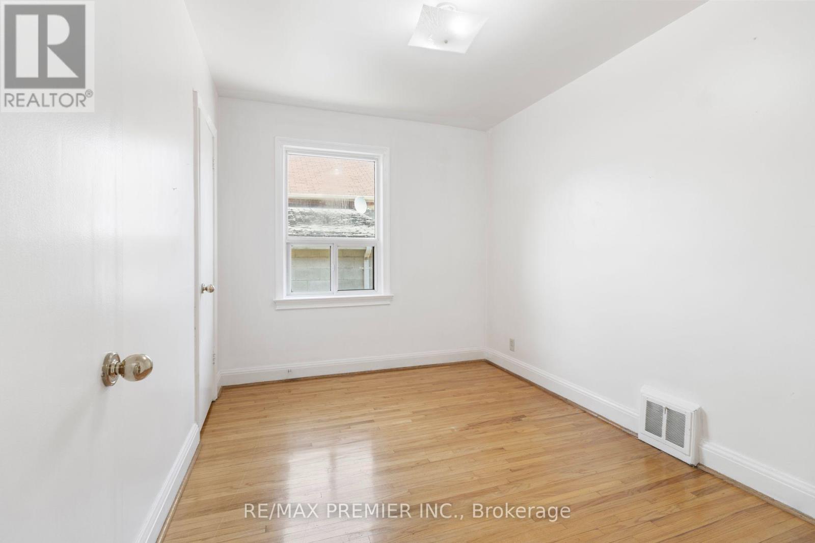 30 FORTHBRIDGE CRESCENT - 12